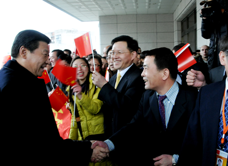 2010年，中共中央总书记，国家主席，时任国家副主席习近平接见鑫尔泰鞋业董事长蔡建林